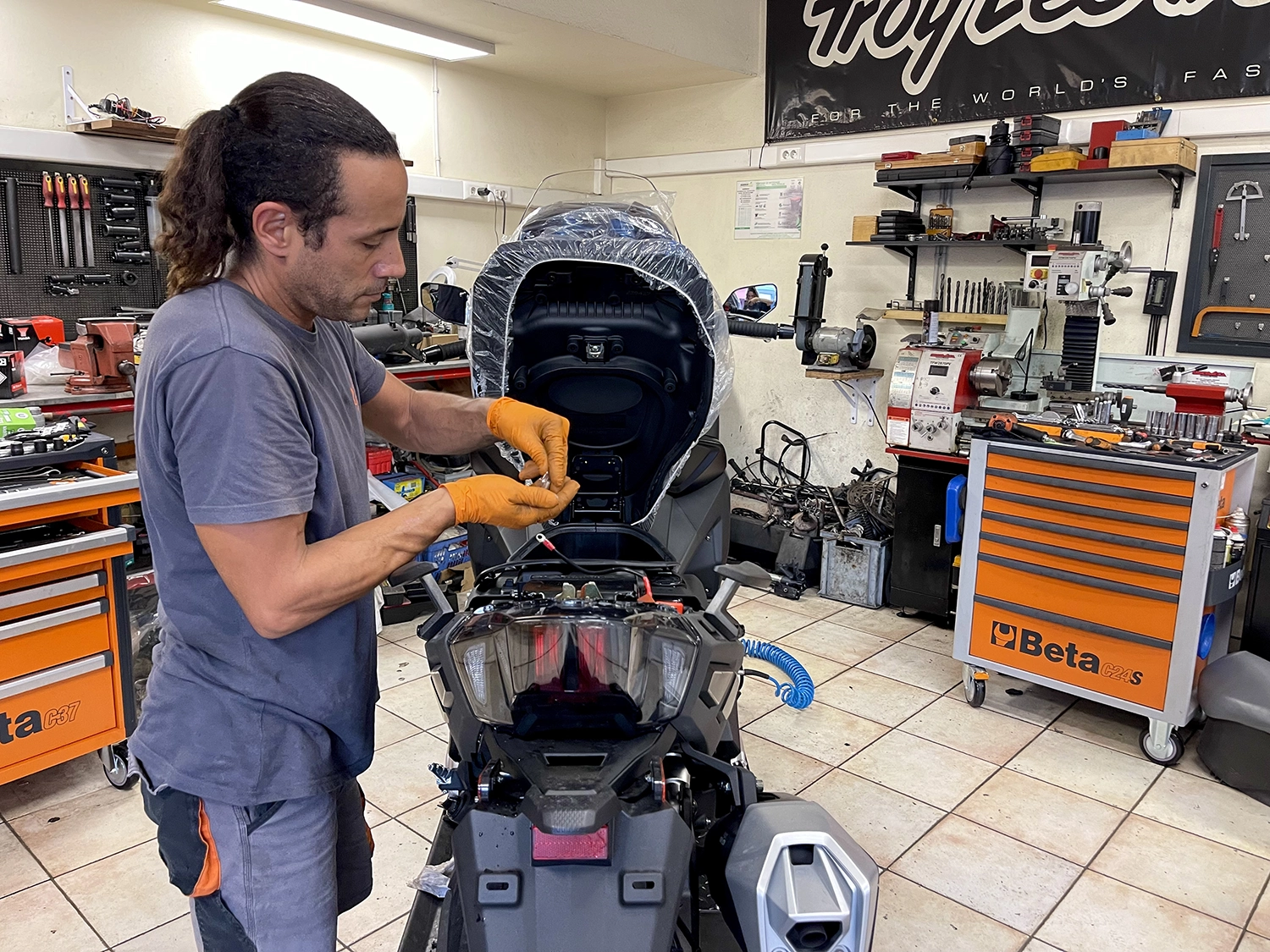 Atelier de réparation de Moto Racing à Saint-Barth